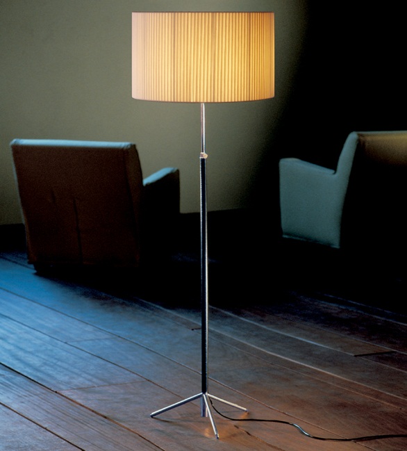Pie De Salon Floor Lamp by Santa and Cole Floor Lamps